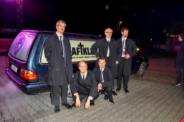 ABBbielefeld Kraftklub , Felix Kummer, Karl Schumann, Till Kummer, Steffen Thiede, Max Marschk arrive in the hearse to the red carpet at the WDR Music Award 1 Live Krone ceremony at Lokschuppen Bielefeld on 04 12 2025 NRW Germany