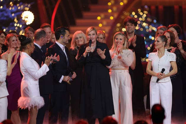 The Great Christmas Show 2025 Presenter Giovanni Zarrella with Dr Andreas Frick Head of Misereor , Dr Dagmar Pruin and contributors The Great Christmas Show presented by Giovanni Zarrella ZDF Live broadcast from 04 12 2025 in the Baden Arena Offenburg Offenburg, Baden Württemberg, Germany