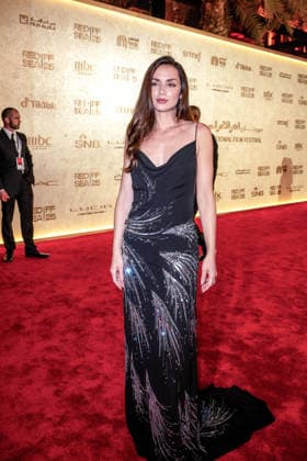 Red Sea Film Festival Opening Ceremony - Jeddah Ana De Armas walks the red carpet as she arrives to the opening ceremony of the 5th edition of the Red Sea Film Festival in Jeddah, Saudi Arabia, on December 4, 2025. Photo by Balkis Press ABACAPRESS.COM Jeddah Saudi Arabia  Copyright: xBalkisxPress ABACAx