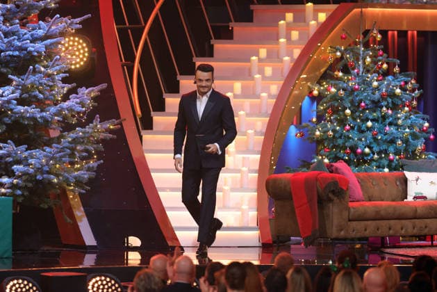 Die große Weihnachtsshow 2025 Moderator Giovanni Zarrella Die große Weihnachtsshow präsentiert von Giovanni Zarrella ZDF Live Sendung vom 04 12 2025 in der Baden Arena Offenburg Offenburg, Baden Württemberg, Germany