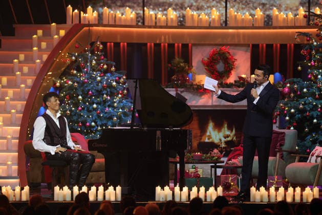 The Great Christmas Show 2025 Presenter Giovanni Zarrella with Louis Philippson Pianist and Opus Klassik Winner 2025 The Great Christmas Show presented by Giovanni Zarrella ZDF Live broadcast from 04 12 2025 in the Baden Arena Offenburg Offenburg, Baden Württemberg, Germany