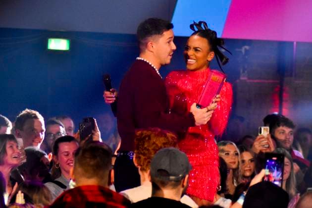 ABBbielefeld Nico Santos , Nico Wellenbrink with Aminata Belli presenter on the show Behne at the award ceremony of the WDR Music Prize 1 Live Krone in the Lokschuppen Bielefeld on 04 12 2025 NRW Germany