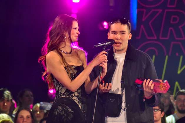 ABBbielefeld Filow, Ikkimel, Melina Gaby Strauss Strauss with Krone Prizewinner on the show Behne at the award ceremony of the WDR Music Prize 1 Live Krone in the Lokschuppen Bielefeld on 04 12 2025 NRW Germany