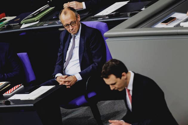 L R Friedrich Merz CDU , Federal Chancellor, and Pascal Reddig, Member of the German Bundestag CDU and Chairman of the Young Group of the CDU CSU, recorded during the debate on the pension package in the German Bundestag in Berlin, 05 12 2025 The Young Group of the CDU CSU parliamentary group threatens to reject the package, which could lead to a cri Copyright: xFlorianxGaertnerx