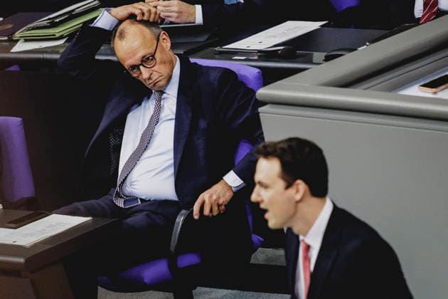 L R Friedrich Merz CDU , Federal Chancellor, and Pascal Reddig, Member of the German Bundestag CDU and Chairman of the Young Group of the CDU CSU, recorded during the debate on the pension package in the German Bundestag in Berlin, 05 12 2025 The Young Group of the CDU CSU parliamentary group threatens to reject the package, which could lead to a cri Copyright: xFlorianxGaertnerx