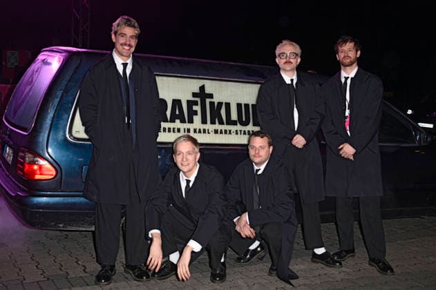 Kraftklub at the 26 award ceremony of the 1Live Krone 2025 in the Lokschuppen Bielefeld, 04 12 2025 geislerfp_krone2025_5720