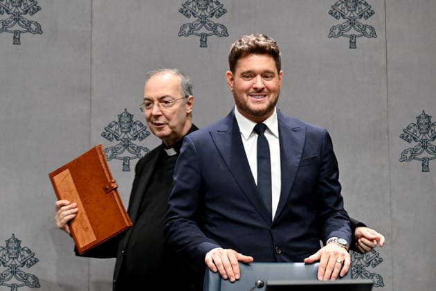 December 5, 2025, Vatican City, Rome, Vatican: Press conference for the Concert with the Poor. Pictured are Don Marco Frisina and Michael Buble. Vatican City, Dec 5th, 2025 Vatican City Vatican  - ZUMAa289 20251205_zia_a289_103 Copyright: xMariaxLauraxAntonelli Agfx