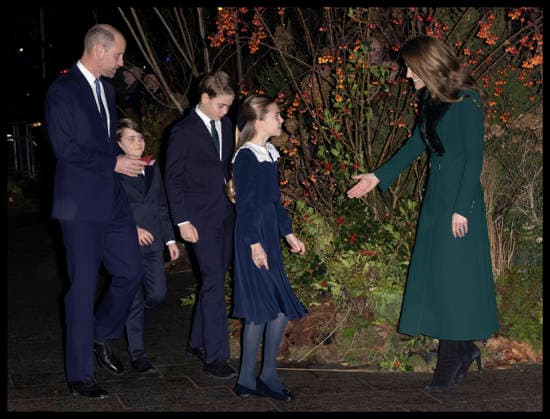 . 05 12 2025. London, United Kingdom. Kate Middleton, the Princess of Wales, greets Prince William, Prince George, Princess Charlotte and Prince Louis at the entrance to Westminster Abbey in London for the start of the Together at Christmas carol service.  xStephenxLockx xi-Imagesx IIM-26438-0011