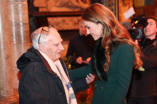 Members Of The Royal Family Attend The Together At Christmas Carol Service LONDON, ENGLAND - DECEMBER 05: Catherine, Princess of Wales speaks with guests at the Together At Christmas Carol Service at Westminster Abbey on December 05, 2025 in London, England. Led by The Princess and supported by The Royal Foundation, the annual event offered a chance to pause and reflect on the values of love, compassion, and the connections we share. The service also highlighted remarkable individuals from across the UK who have demonstrated extraordinary kindness, empathy, and support within their communities., Credit:Chris Jackson Avalon United Kingdom, England, London, Westminster Abbey  Copyright: xChrisxJacksonx xAvalonx 1056773201