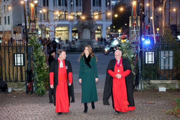 Members Of The Royal Family Attend The Together At Christmas Carol Service LONDON, ENGLAND - DECEMBER 05: Paul Baumann CBE LVO, Catherine, Princess of Wales and Dean of Westminster, the Very Reverend Dr David Hoyle attend the Together At Christmas Carol Service at Westminster Abbey on December 05, 2025 in London, England. Led by The Princess and supported by The Royal Foundation, the annual event offered a chance to pause and reflect on the values of love, compassion, and the connections we share. The service also highlighted remarkable individuals from across the UK who have demonstrated extraordinary kindness, empathy, and support within their communities., Credit:Chris Jackson Avalon United Kingdom, England, London, Westminster Ab  Copyright: xChrisxJacksonx xAvalonx 1056773284