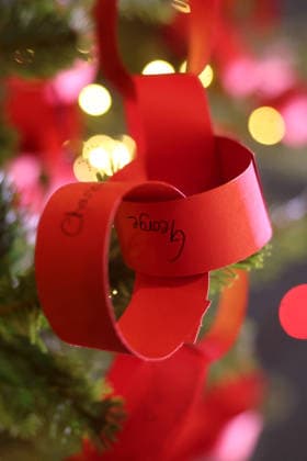 Members Of The Royal Family Attend The Together At Christmas Carol Service LONDON, ENGLAND - DECEMBER 05: A paper chain garland signed by Prince George of Wales on a Christmas tree at the Together At Christmas Carol Service at Westminster Abbey on December 05, 2025 in London, England. Led by The Princess and supported by The Royal Foundation, the annual event offered a chance to pause and reflect on the values of love, compassion, and the connections we share. The service also highlighted remarkable individuals from across the UK who have demonstrated extraordinary kindness, empathy, and support within their communities., Credit:Chris Jackson Avalon United Kingdom, England, London, Westminster Abbey  Copyright: xChrisxJacksonx xAvalonx 1056773308