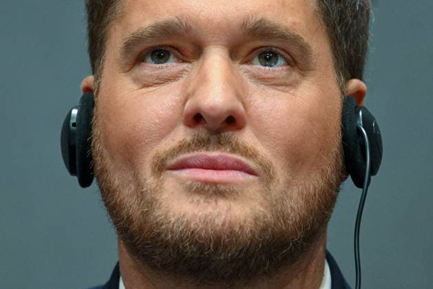 ITALY - PRESS CONFERENCE IN OCCASIONE DELLA PRESENTAZIONE DEL CONCERTO PER I POVERI AT THE VATICAN - 2025 12 5 Italy, Rome, Vatican, 2025 12 5.Michael Steven Bublé during a Press conference for the Concert with the Poor. at the Vatican. Pictured are da sinista Don marco Frisina ,Serena Autieri, Michael Steven Bublé and Gualtiero Ventura EDITORIAL USE ONLY - NO BOOKS Copyright: xALESSIAxGIULIANIx