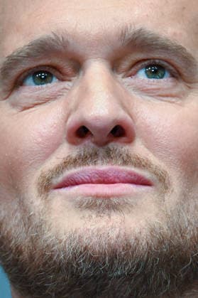 ITALY - PRESS CONFERENCE IN OCCASIONE DELLA PRESENTAZIONE DEL CONCERTO PER I POVERI AT THE VATICAN - 2025 12 5 Italy, Rome, Vatican, 2025 12 5.Michael Steven Bublé (R) during a Press conference for the Concert with the Poor. at the Vatican. Pictured are da sinista Don marco Frisina ,Serena Autieri, Michael Steven Bublé and Gualtiero Ventura EDITORIAL USE ONLY - NO BOOKS Copyright: xALESSIAxGIULIANIx