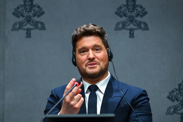 ITALY - PRESS CONFERENCE IN OCCASIONE DELLA PRESENTAZIONE DEL CONCERTO PER I POVERI AT THE VATICAN - 2025 12 5 Italy, Rome, Vatican, 2025 12 5.Michael Steven Bublé during a Press conference for the Concert with the Poor. at the Vatican. Pictured are da sinista Don marco Frisina ,Serena Autieri, Michael Steven Bublé and Gualtiero Ventura EDITORIAL USE ONLY - NO BOOKS Copyright: xALESSIAxGIULIANIx