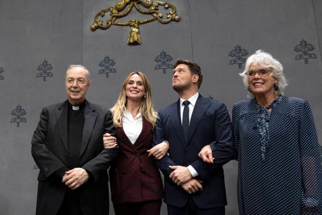 ITALY - PRESS CONFERENCE IN OCCASIONE DELLA PRESENTAZIONE DEL CONCERTO PER I POVERI AT THE VATICAN - 2025 12 5 Italy, Rome, Vatican, 2025 12 5.Press conference for the Concert with the Poor. Pictured are Serena Autieri, Father Marco Frisina, Michael Buble, and Christiane Murray. Vatican City EDITORIAL USE ONLY - NO BOOKS Copyright: xALESSIAxGIULIANIx