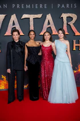 « Avatar: Fire And Ash » European Premiere - Paris Oona Castilla Chaplin, Sigourney Weaver, Zoe Saldana, Bailey Bass and Trinity Jo-Li Bliss attend the Avatar: Fire And Ash European Premiere on December 05, 2025 in Boulogne-Billancourt, near Paris, France. Photo by Eliot Blondet ABACAPRES.COM Paris France France  Copyright: xBlondetxEliot ABACAx