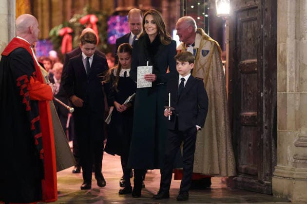 . 05 12 2025. London, United Kingdom. Prince William and Kate Middleton , the Prince and Princess of Wales, with their children Prince George, Princess Charlotte and Prince Louis at the Together at Christmas carol service at Westminster Abbey in London.  xPicturexbyxxi-Imagesx xPoolx IIM-26438-0086