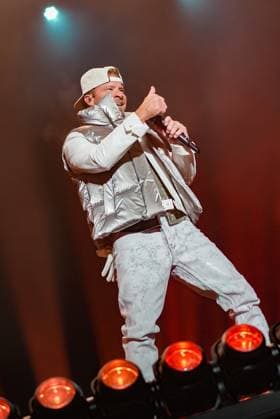 04 12 2025, Schladming, AUT, On the road in Styria, Ski Opening 2025, concert, in the picture Backstreet Boys, feature, overview, Planai Stadium, feature, fan, concert,
