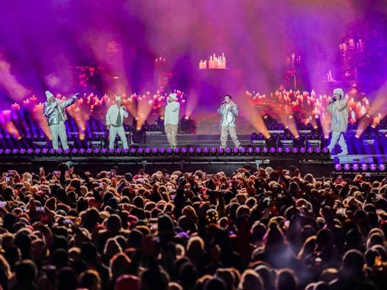 04 12 2025, Schladming, AUT, On the road in Styria, Ski Opening 2025, concert, in the picture Backstreet Boys, feature, overview, Planai Stadium, feature, fan, concert,