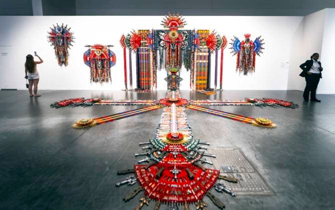 December 05, 2025 - Miami Beach, Florida, USA - The Unbreakable Love... Family Portrait by Anne Samat at the 2025 Art Basel Miami Beach. Miami Beach USA - ZUMAce6_ 20251205_zaf_ce6_005 Copyright: xBrianxCahnx