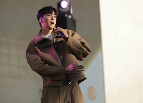 iHeartRadio 102.7 KIIS FM s Jingle Ball 2025 - Pre-Show Village Kevin Woo from KPop Demon Hunters (the singing voice for the character Mystery Saja) performs at iHeartRadio 102.7 KIIS FM s Jingle Ball 2025 Presented by Capital One - Pre-Show at Intuit Dome on December 05, 2025 in Los Angeles, California. Inglewood INTUIT DOME California USA Copyright: xCraSH imageSPACEx