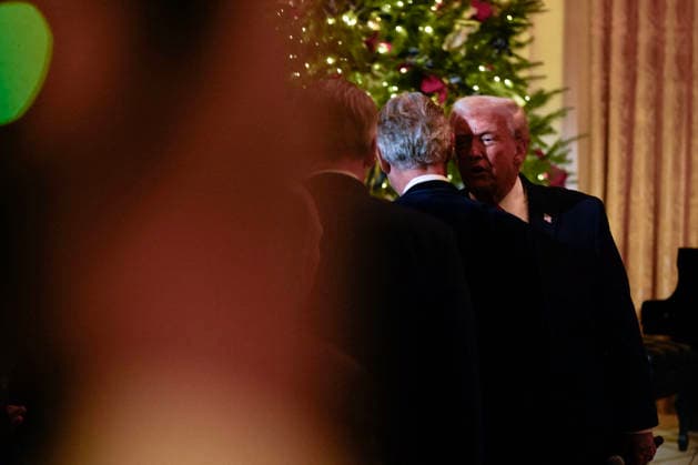 President Trump and First Lady attend Andrea Bocelli Concert President Donald Trump whispers in the ear of Andrea Bocelli before a concert by Andrea Bocelli in the East Room of the White House on Friday December 5, 2025 in Washington, DC. (Photo by Leigh Vogel Pool ABACAPRESS.COM) Washington DC  Copyright: xPool ABACAx