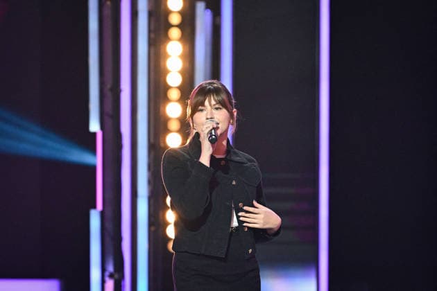 The Telethon show in Paris FA French singer Marine performs during the Telethon show on France Television in Paris on December 5, 2025. Photo by Firas Abdullah ABACAPRESS.COM Paris Ile-de-France France  Copyright: xAbdullahxFiras ABACAx