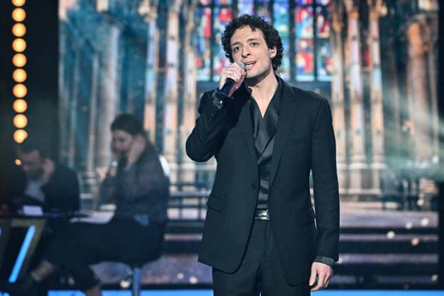The Telethon show in Paris FA Angelo Del Vecchio performs Notre Dame de Paris during the Telethon show on France Television in Paris on December 5, 2025. Photo by Firas Abdullah ABACAPRESS.COM Paris Ile-de-France France  Copyright: xAbdullahxFiras ABACAx
