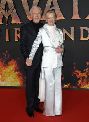 James Cameron et sa femme Suzy Amis Cameron Avant première du film Avatar Fire and Ash Avatar de Feu et de Cendres à la Seine Musicale de Boulogne Billancourt le 5 décembre 2025 Coadic Guirec Bestimage Preview screening of the film Avatar Fire and Ash at the Seine Musicale in Boulogne Billancourt on December 5, 2025 Paris France  Copyright: xCOADICxGUIRECx xBESTIMAGExCOADICxGUIRECx xBESTIMAGEx