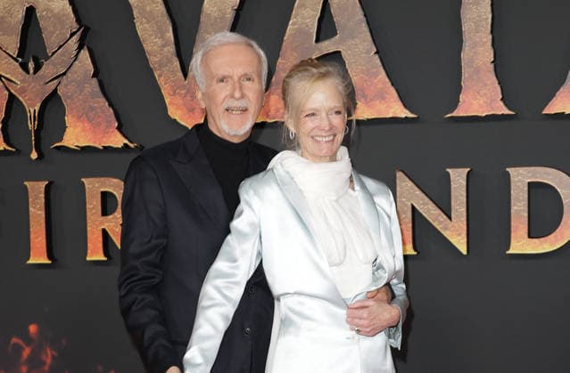 James Cameron et sa femme Suzy Amis Cameron Avant première du film Avatar Fire and Ash Avatar de Feu et de Cendres à la Seine Musicale de Boulogne Billancourt le 5 décembre 2025 Coadic Guirec Bestimage Preview screening of the film Avatar Fire and Ash at the Seine Musicale in Boulogne Billancourt on December 5, 2025 Paris France  Copyright: xCOADICxGUIRECx xBESTIMAGExCOADICxGUIRECx xBESTIMAGEx