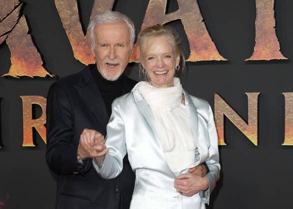 James Cameron et sa femme Suzy Amis Cameron Avant première du film Avatar Fire and Ash Avatar de Feu et de Cendres à la Seine Musicale de Boulogne Billancourt le 5 décembre 2025 Coadic Guirec Bestimage Preview screening of the film Avatar Fire and Ash at the Seine Musicale in Boulogne Billancourt on December 5, 2025 Paris France  Copyright: xCOADICxGUIRECx xBESTIMAGExCOADICxGUIRECx xBESTIMAGEx