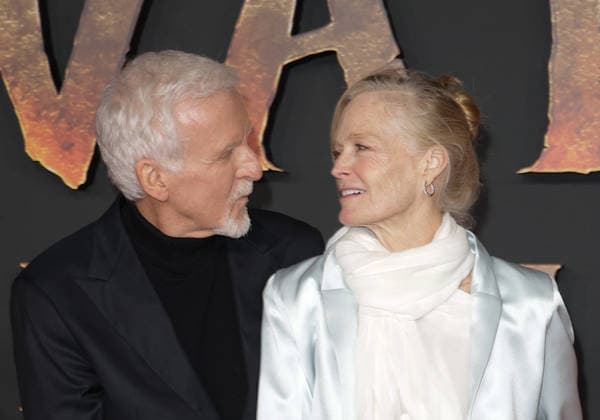James Cameron et sa femme Suzy Amis Cameron Avant première du film Avatar Fire and Ash Avatar de Feu et de Cendres à la Seine Musicale de Boulogne Billancourt le 5 décembre 2025 Coadic Guirec Bestimage Preview screening of the film Avatar Fire and Ash at the Seine Musicale in Boulogne Billancourt on December 5, 2025 Paris France  Copyright: xCOADICxGUIRECx xBESTIMAGExCOADICxGUIRECx xBESTIMAGEx
