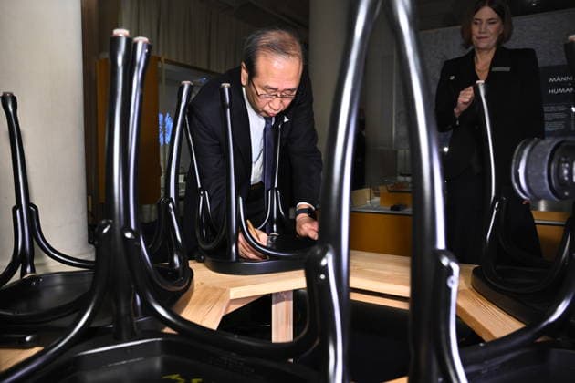 Susumu Kitagawa, laureate in chemistry, signs the Nobel Chairs at the Nobel Museum in Stockholm, Sweden, December 6, 2025 STOCKHOLM SWEDEN x10090x  Copyright: xClaudioxBresciani TTx NOBEL CHAIRS ARE SIGNED BY THE PRIZE WINNERS RbH3zsiKYHY