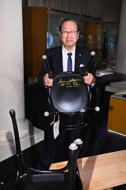 Susumu Kitagawa, laureate in chemistry, signs the Nobel Chairs at the Nobel Museum in Stockholm, Sweden, December 6, 2025 STOCKHOLM SWEDEN x10090x  Copyright: xClaudioxBresciani TTx NOBEL CHAIRS ARE SIGNED BY THE PRIZE WINNERS o5OhfzL2ldc