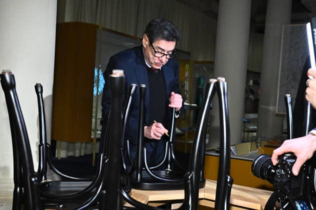 Philippe Aghion, laureate in economics, signs the Nobel chairs at the Nobel Museum in Stockholm, Sweden, December 6, 2025 STOCKHOLM SWEDEN x10090x  Copyright: xClaudioxBresciani TTx NOBEL CHAIRS ARE SIGNED BY THE PRIZE WINNERS YOgjK34rhV0
