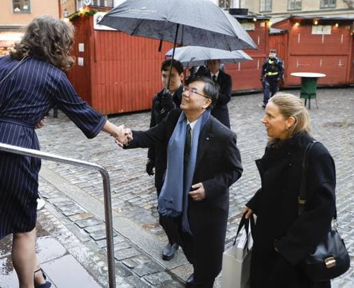 Nobel laureate Sakaguchi in Stockholm Shimon Sakaguchi (C), a professor at the University of Osaka and a co-winner of the 2025 Nobel Prize in physiology or medicine, visits the Nobel Prize Museum in Stockholm on Dec. 6, 2025, ahead of the award ceremony on Dec. 10.  A14AA0005093155P