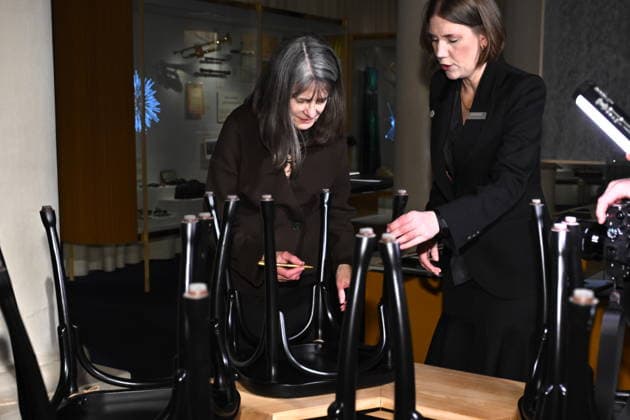 Mary E Brunkow, laureate in medicine, signs the Nobel Chairs at the Nobel Museum in Stockholm, Sweden, December 6, 2025 STOCKHOLM SWEDEN x10090x  Copyright: xClaudioxBresciani TTx NOBEL CHAIRS ARE SIGNED BY THE PRIZE WINNERS eX0UhmJ3hvo