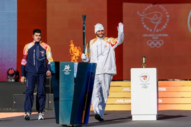 December 6, 2025, Rome, Italia, Italy: 06 12 2025 Rome, The Olympic Torch leaves Rome for the Milan Cortina 2026 Winter Olympics. In the photo, Gregorio Paltrinieri, the first torchbearer of the Milan Cortina 2026 Winter Olympics. Rome Italy  - ZUMAa289 20251206_zia_a289_033 Copyright: xFrancescoxFotiax