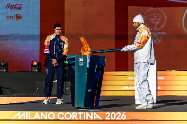 December 6, 2025, Rome, Italia, Italy: 06 12 2025 Rome, The Olympic Torch leaves Rome for the Milan Cortina 2026 Winter Olympics. In the photo, Gregorio Paltrinieri, the first torchbearer of the Milan Cortina 2026 Winter Olympics. Rome Italy  - ZUMAa289 20251206_zia_a289_034 Copyright: xFrancescoxFotiax