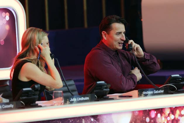 Die große Weihnachtsshow 2025 Andreas Gabalier Austrian singer of popular music, who is on the donation phone Die große Weihnachtsshow präsentiert von Giovanni Zarrella ZDF Live Sendung vom 04 12 2025 in der Baden Arena Offenburg Offenburg, Baden Württemberg, Germany