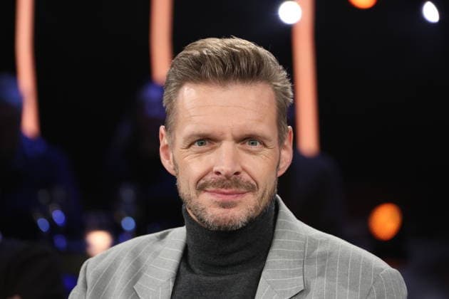 Florian Schroeder, cabaret artist, guest on the NDR Talk Show on 5 12 2025, photo session before the broadcast in the 3 program of NDR television in the Hamburg Lokstedt television studio