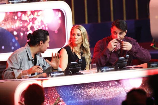 The Great Christmas Show 2025 Rene Casselly, Julia Lindholm and Andreas Gabalier on the donation phone The Great Christmas Show presented by Giovanni Zarrella ZDF Live broadcast from 04 12 2025 in the Baden Arena Offenburg Offenburg, Baden Württemberg, Germany