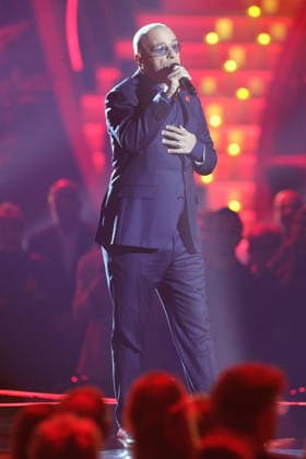 The Great Christmas Show 2025 Eros Ramazzotti Italian pop singer, songwriter and music producer The Great Christmas Show presented by Giovanni Zarrella ZDF Live broadcast from 04 12 2025 in the Baden Arena Offenburg Offenburg, Baden Württemberg, Germany
