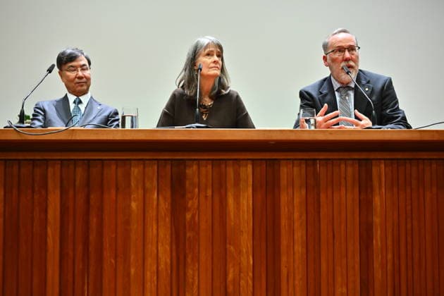 STOCKHOLM, SWEDEN 20251206 Shimon Sakaguchin, Mary E Brunkow and Fred Ramsdell, this years Nobel Laureates in Physiology or Medicine, during a press conference at the Nobel Forum in Stockholm, Sweden, December 6, 2025 STOCKHOLM SWEDEN x10090x  Copyright: xClaudioxBresciani TTx PRESSTRÄFF MED NOBELPRISTAGARNA I FYSIOLOGI ELLER MEDICIN uEBOOrDNC8M