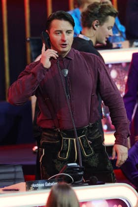 Die große Weihnachtsshow 2025 Andreas Gabalier Austrian singer of popular music, who is on the donation phone Die große Weihnachtsshow präsentiert von Giovanni Zarrella ZDF Live Sendung vom 04 12 2025 in der Baden Arena Offenburg Offenburg, Baden Württemberg, Germany