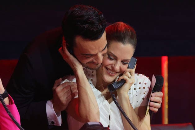 The Great Christmas Show 2025 Presenter Giovanni Zarrella tenderly hugs Sandy Mölling from No Angels, who is on the donation phone The Great Christmas Show presented by Giovanni Zarrella ZDF Live broadcast from 04 12 2025 in the Baden Arena Offenburg Offenburg, Baden Württemberg, Germany
