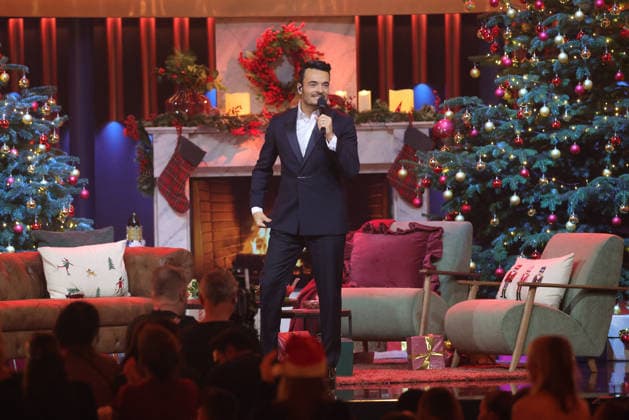 Die große Weihnachtsshow 2025 Moderator Giovanni Zarrella Die große Weihnachtsshow präsentiert von Giovanni Zarrella ZDF Live Sendung vom 04 12 2025 in der Baden Arena Offenburg Offenburg, Baden Württemberg, Germany