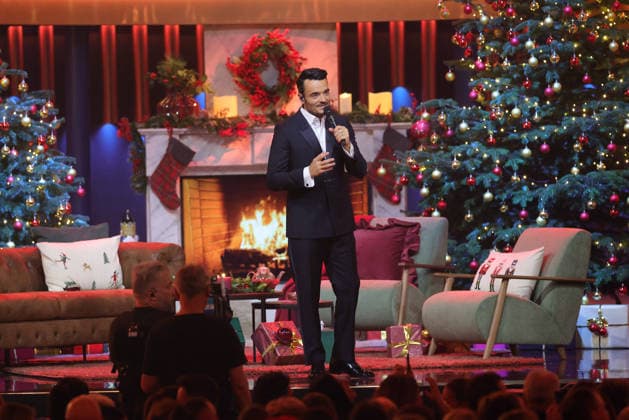 Die große Weihnachtsshow 2025 Moderator Giovanni Zarrella Die große Weihnachtsshow präsentiert von Giovanni Zarrella ZDF Live Sendung vom 04 12 2025 in der Baden Arena Offenburg Offenburg, Baden Württemberg, Germany