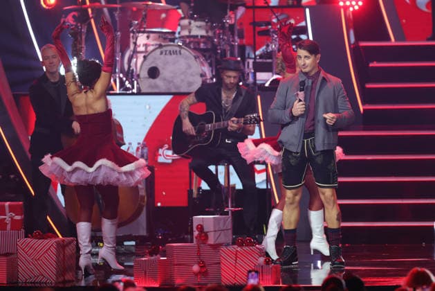 The Great Christmas Show 2025 Andreas Gabalier Austrian singer of popular music The Great Christmas Show presented by Giovanni Zarrella ZDF Live broadcast from 04 12 2025 in the Baden Arena Offenburg Offenburg, Baden Württemberg, Germany