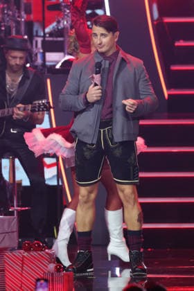 The Great Christmas Show 2025 Andreas Gabalier Austrian singer of popular music The Great Christmas Show presented by Giovanni Zarrella ZDF Live broadcast from 04 12 2025 in the Baden Arena Offenburg Offenburg, Baden Württemberg, Germany